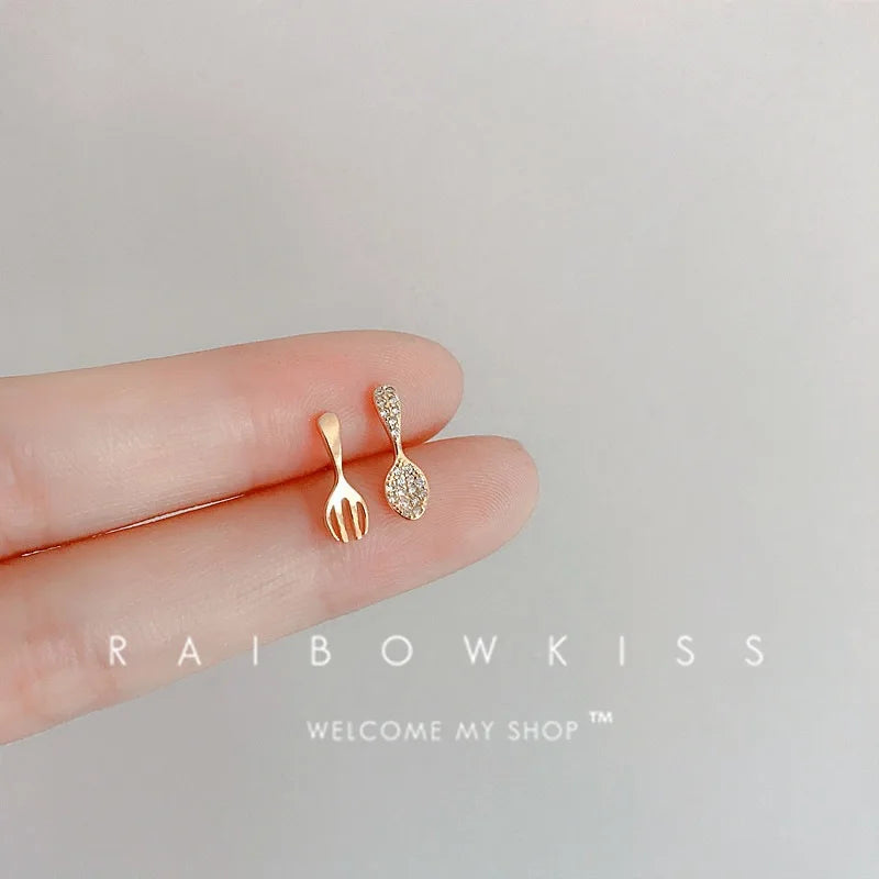 Tibetan Silver Mini Crystal Butterfly Sweet Stud Earrings for Women Flower Helix Cartilage Tragus Lobe Teen Ear Piercing Jewelry
